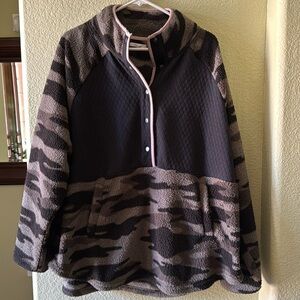 Warm and cozy pullover jacket. Size 2x. Worn once.